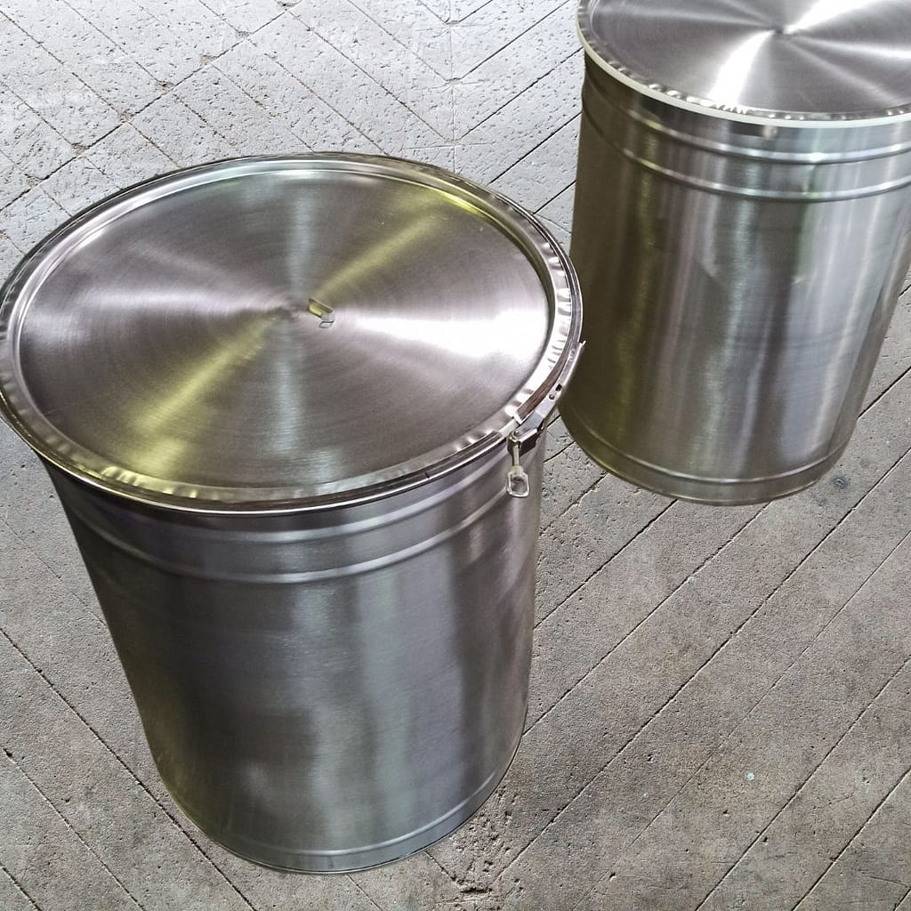 Бочка с горловиной одна бочка, картинка бочка с горловиной, серый фон, вертикальная карточка товара, купить бочку, нержавейка бочка, нержавіюча бочка, купити бочку, бочки україна, barrel stainless? stainless drums